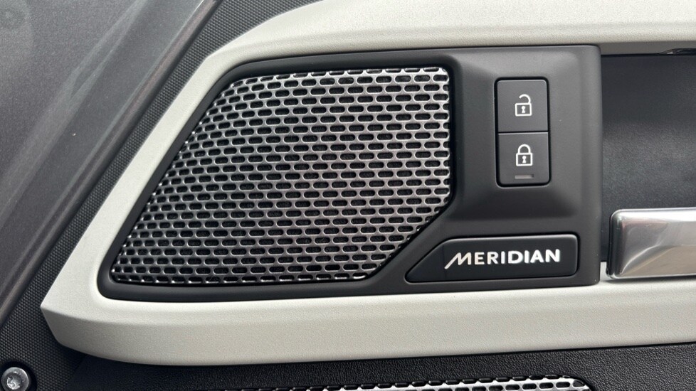 Used Land Rover Defender 2024 for sale - 76007805: Photo 50