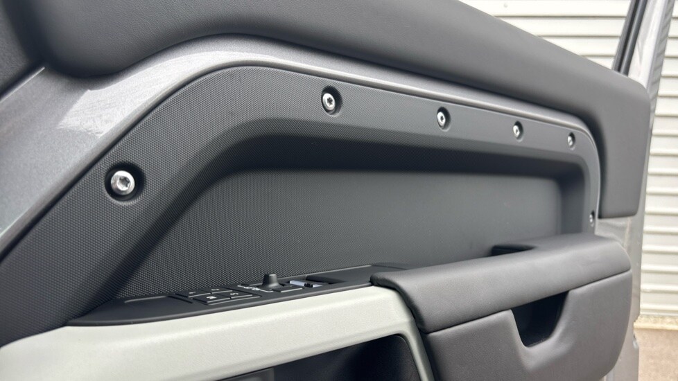 Used Land Rover Defender 2024 for sale - 76007805: Photo 52