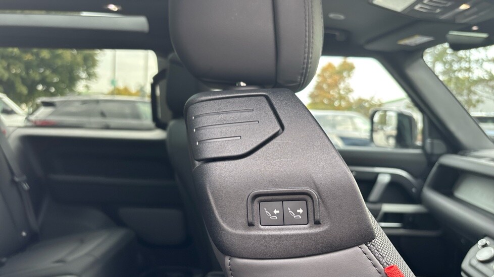 Used Land Rover Defender 2024 for sale - 76007805: Photo 53