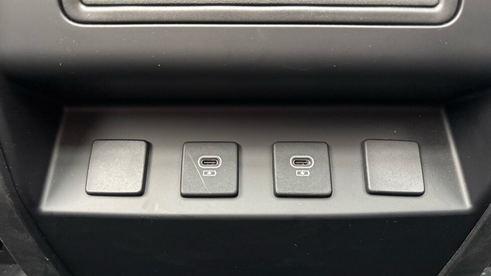 Used Land Rover Defender 2024 for sale - 76007805: Photo 57