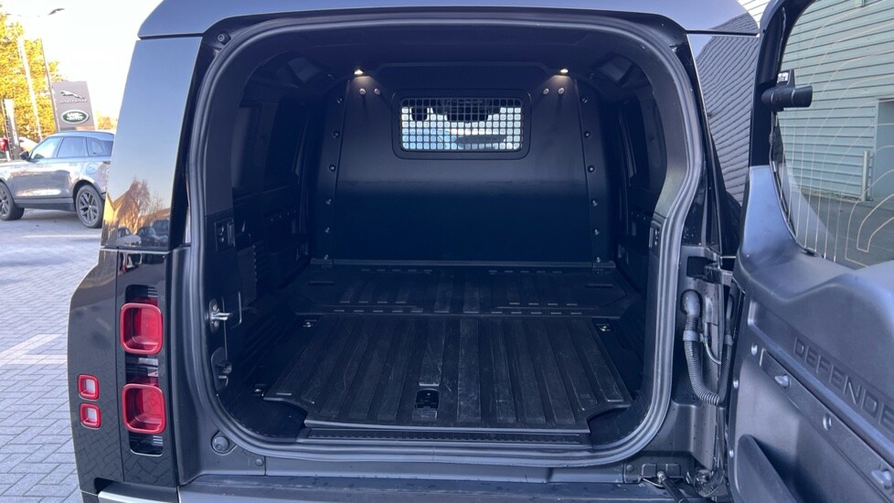 Used Land Rover Defender 2024 for sale - 76869342: Photo 10