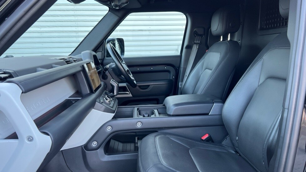 Used Land Rover Defender 2024 for sale - 76869342: Photo 3