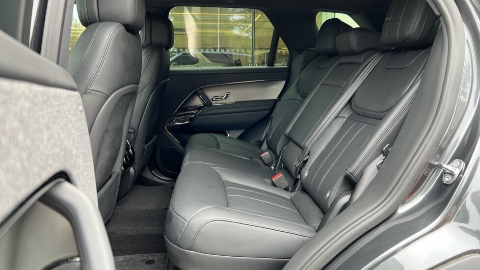 Used Land Rover Range Rover Sport 2024 for sale - 76008257: Photo 4