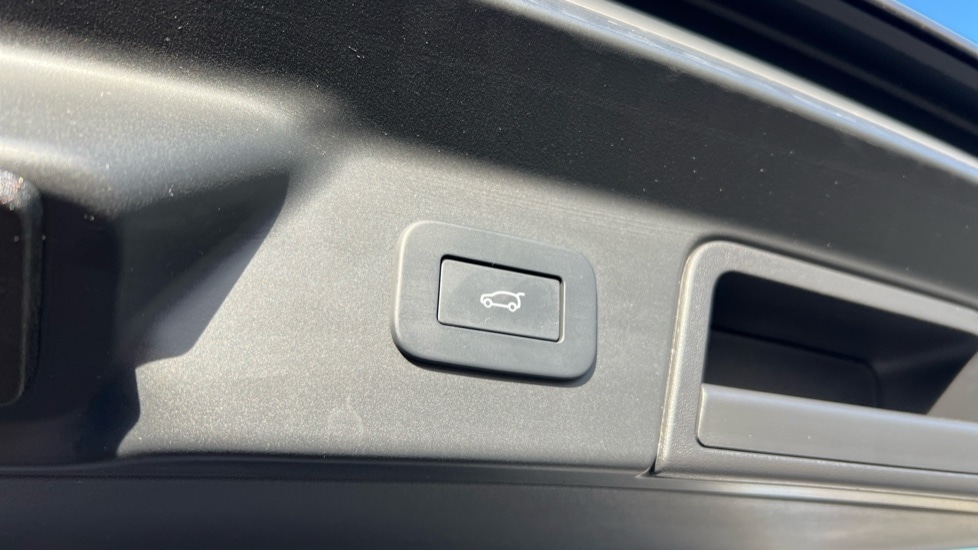 Used Land Rover Range Rover Velar 2025 for sale - 76873089: Photo 21