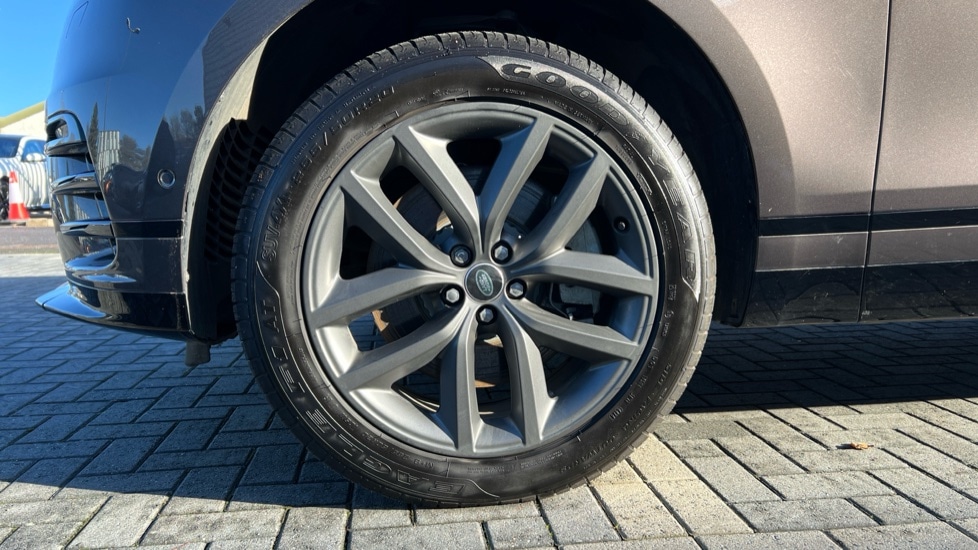 Used Land Rover Range Rover Velar 2025 for sale - 76873089: Photo 31