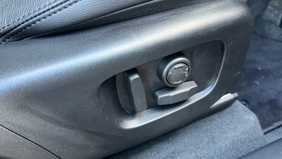 Used Land Rover Range Rover Velar 2025 for sale - 76873089: Photo 42