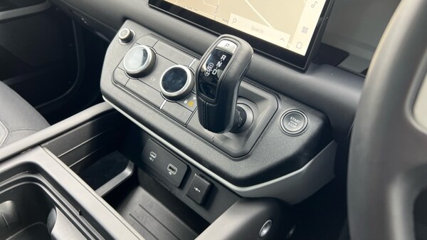 Used Land Rover Defender 2024 for sale - 76008264: Photo 13