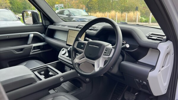 Used Land Rover Defender 2024 for sale - 76008264: Photo 28