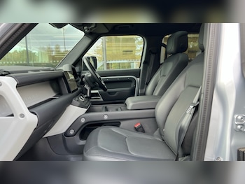 Used Land Rover Defender 2024 for sale - 76008264: Photo