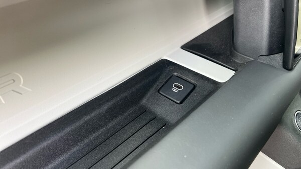 Used Land Rover Defender 2024 for sale - 76008264: Photo 43