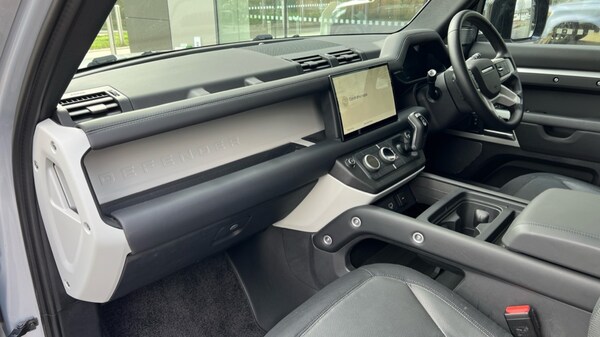 Used Land Rover Defender 2024 for sale - 76008264: Photo 53