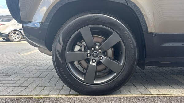 Used Land Rover Defender 2024 for sale - 76008282: Photo 32