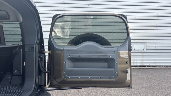 Used Land Rover Defender 2024 for sale - 76008282: Photo 34