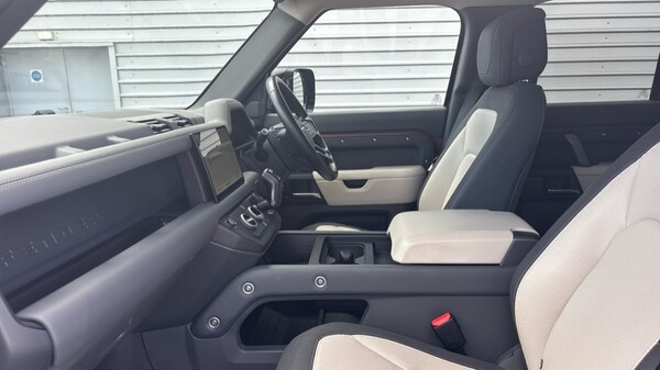 Used Land Rover Defender 2024 for sale - 76008282: Photo 3