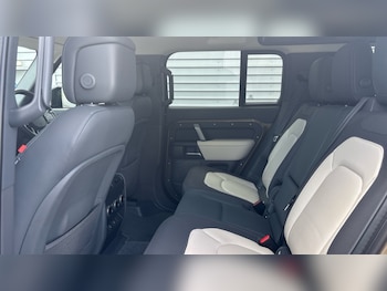 Used Land Rover Defender 2024 for sale - 76008282: Photo 4