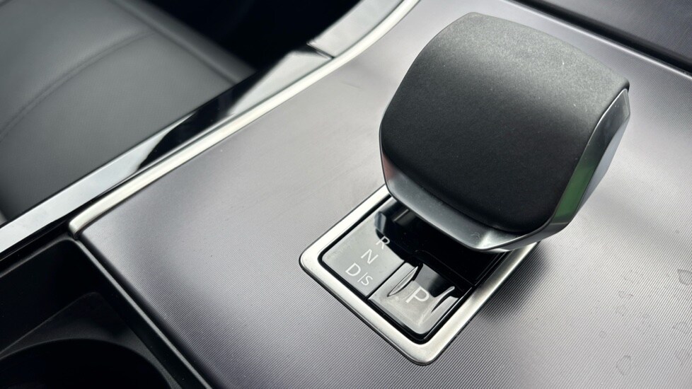 Used Land Rover Range Rover Velar 2025 for sale - 76008079: Photo 13