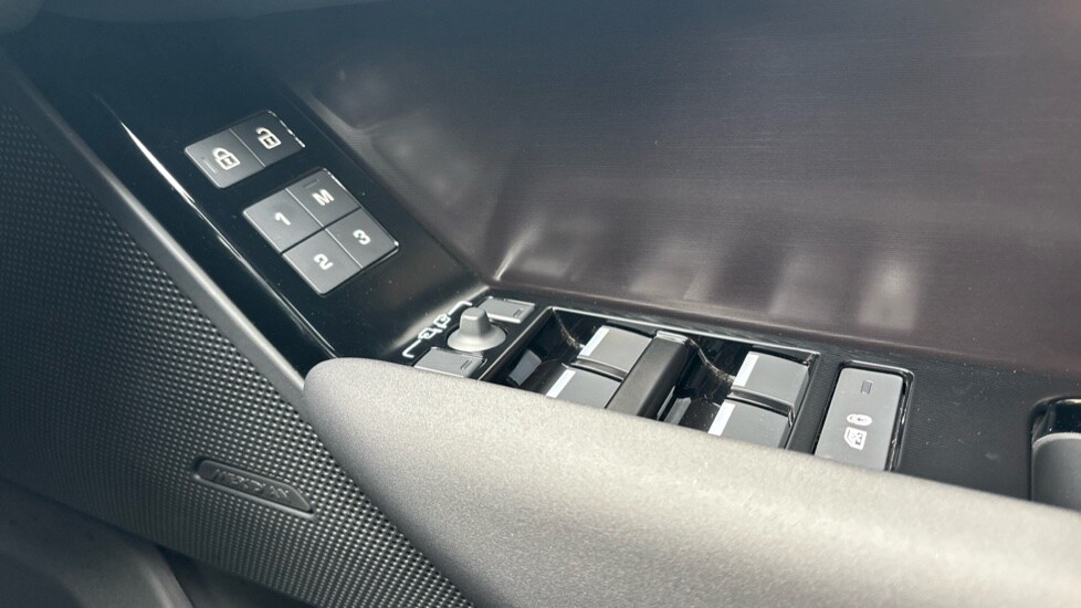 Used Land Rover Range Rover Velar 2025 for sale - 76008079: Photo 46