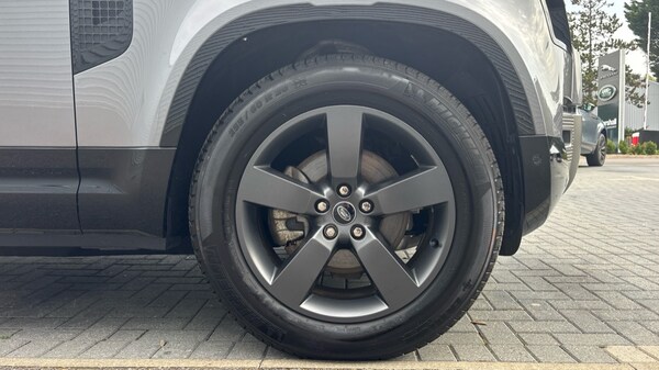 Used Land Rover Defender 2024 for sale - 76221720: Photo 33