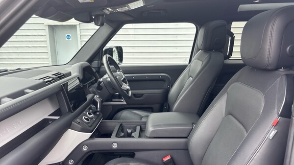 Used Land Rover Defender 2024 for sale - 76221720: Photo 3