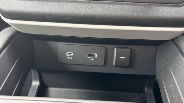 Used Land Rover Defender 2024 for sale - 76221720: Photo 40