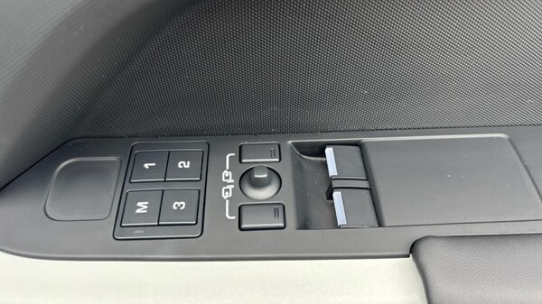 Used Land Rover Defender 2024 for sale - 76221720: Photo 51