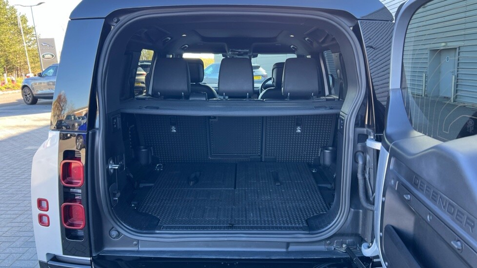 Used Land Rover Defender 2023 for sale - 76007985: Photo 10