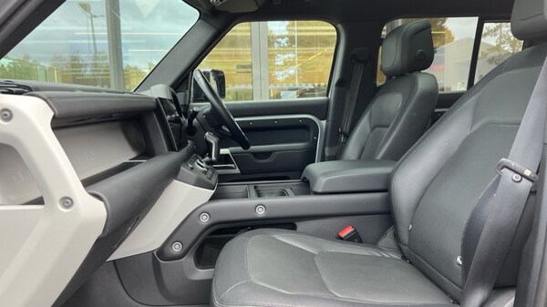 Used Land Rover Defender 2023 for sale - 76007985: Photo 10