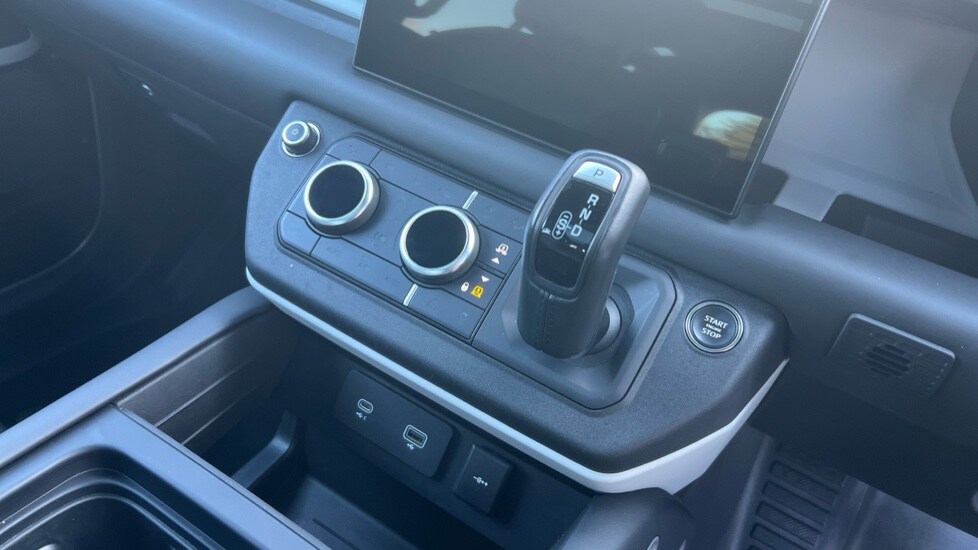 Used Land Rover Defender 2023 for sale - 76007985: Photo 13