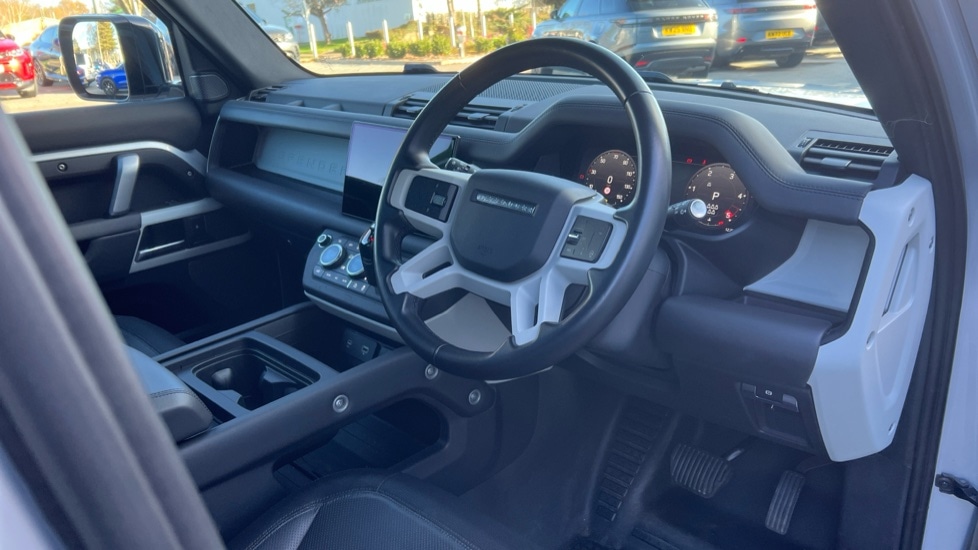 Used Land Rover Defender 2023 for sale - 76007985: Photo 28