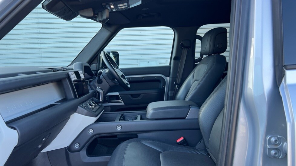 Used Land Rover Defender 2023 for sale - 76007985: Photo 3