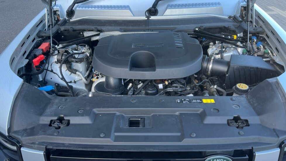 Used Land Rover Defender 2023 for sale - 76007985: Photo 30