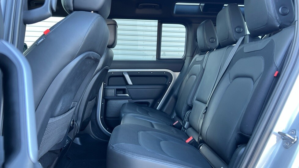 Used Land Rover Defender 2023 for sale - 76007985: Photo 4