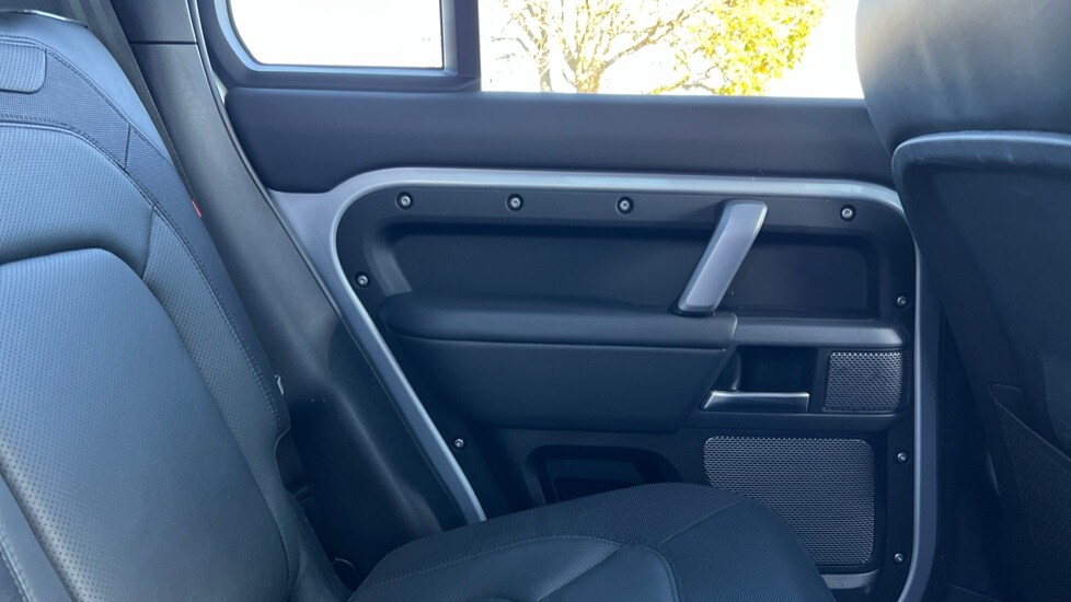 Used Land Rover Defender 2023 for sale - 76007985: Photo 41