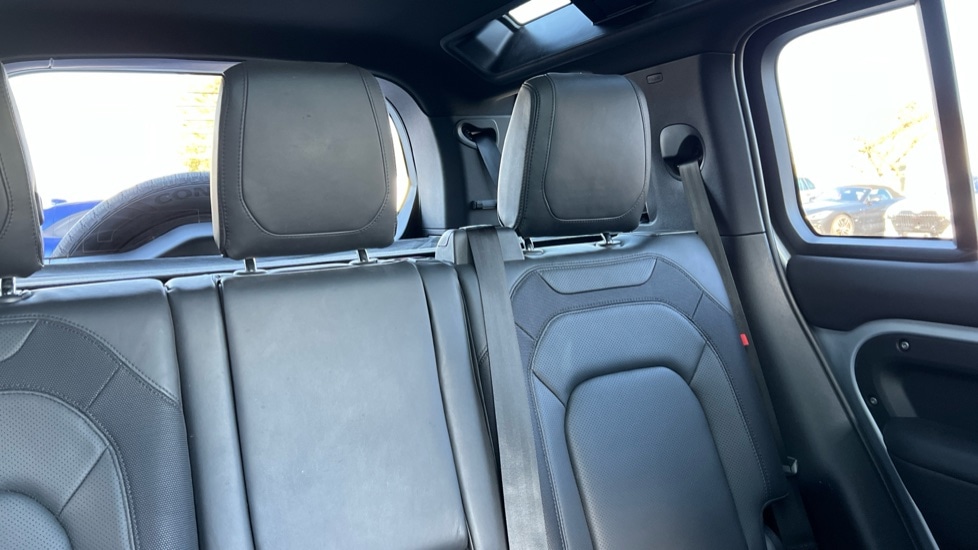 Used Land Rover Defender 2023 for sale - 76007985: Photo 48