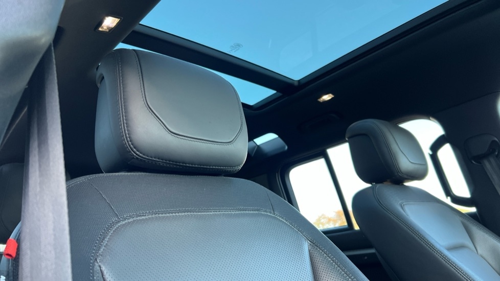 Used Land Rover Defender 2023 for sale - 76007985: Photo 50