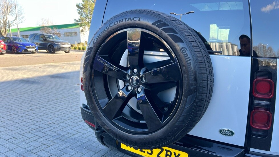 Used Land Rover Defender 2023 for sale - 76007985: Photo 54