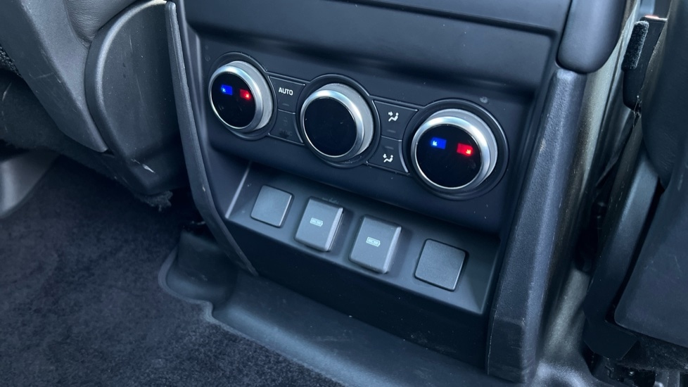 Used Land Rover Defender 2023 for sale - 76007985: Photo 56