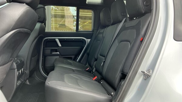 Used Land Rover Defender 2023 for sale - 76007985: Photo 8