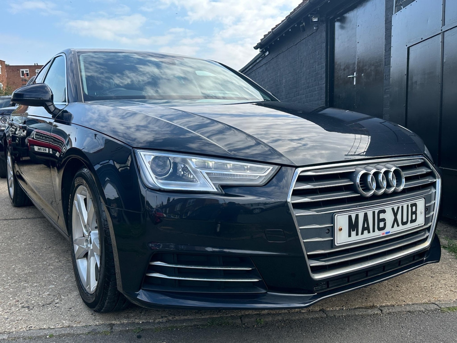 Used Audi A4 2016 for sale - 76457611: Photo 2