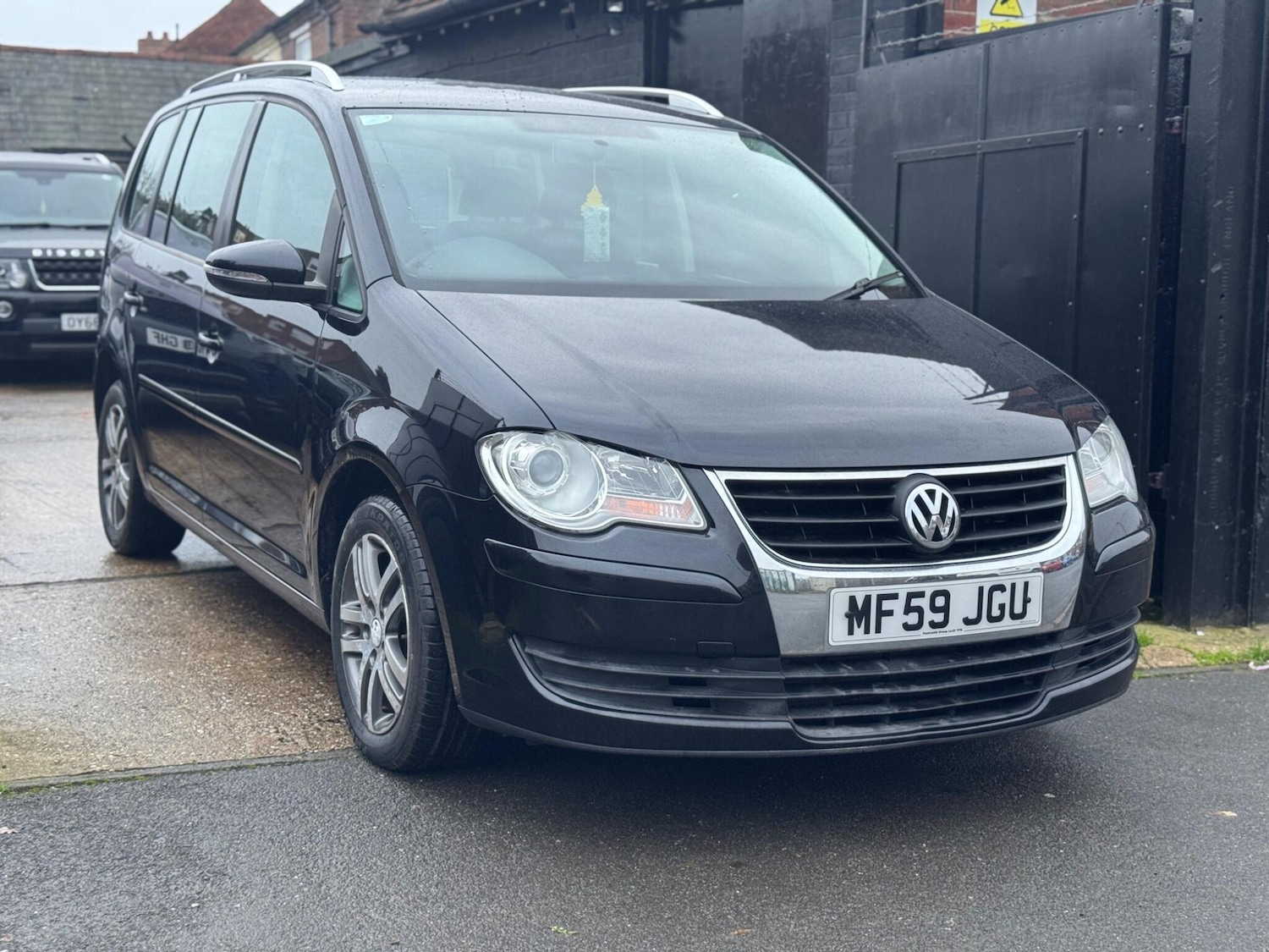 Used Volkswagen Touran 2009 for sale - 76936232: Photo 2