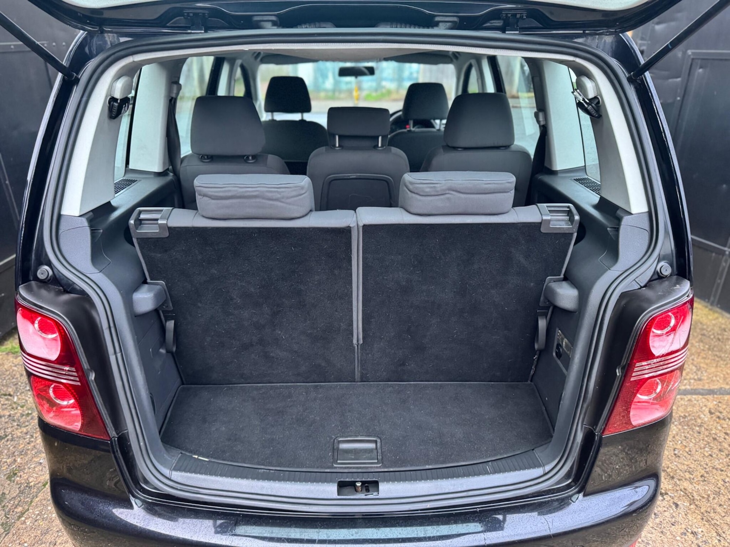 Used Volkswagen Touran 2009 for sale - 76936232: Photo 29