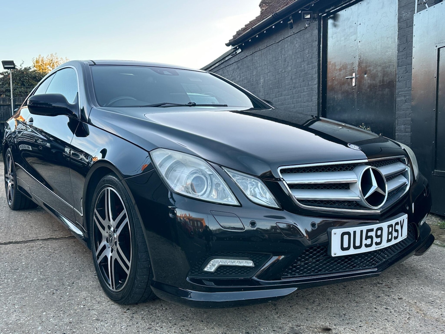 Used Mercedes-Benz E Class 2009 for sale - 76228111: Photo 2