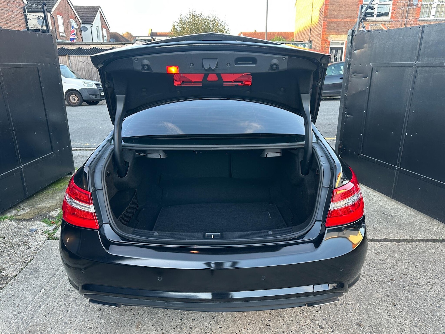 Used Mercedes-Benz E Class 2009 for sale - 76228111: Photo 28