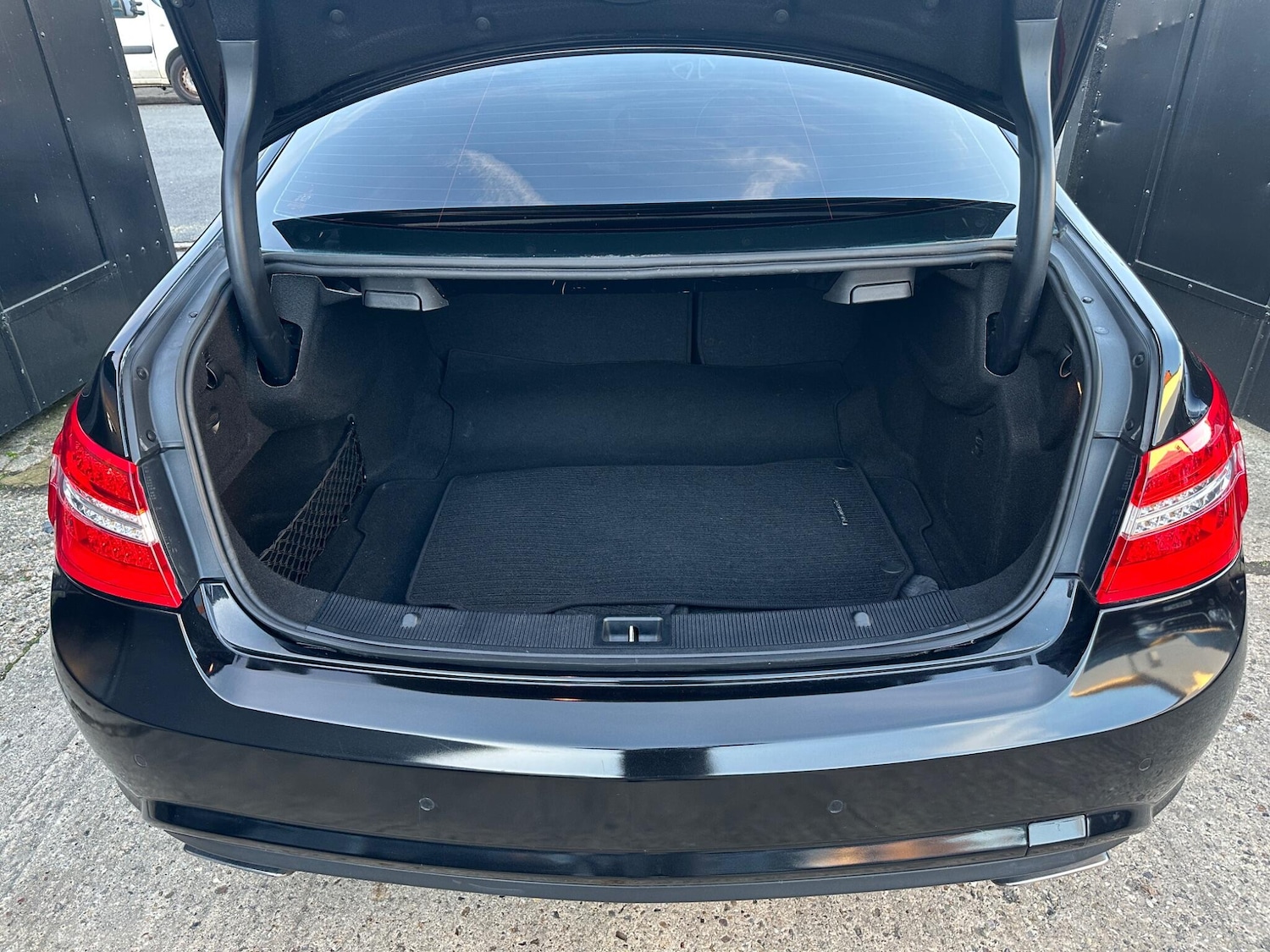 Used Mercedes-Benz E Class 2009 for sale - 76228111: Photo 29