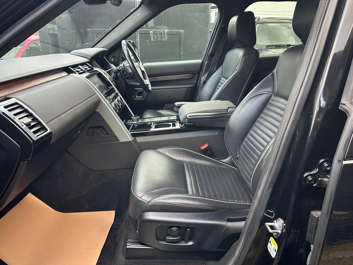 Used Land Rover Discovery 2018 for sale - 75707981: Photo 17