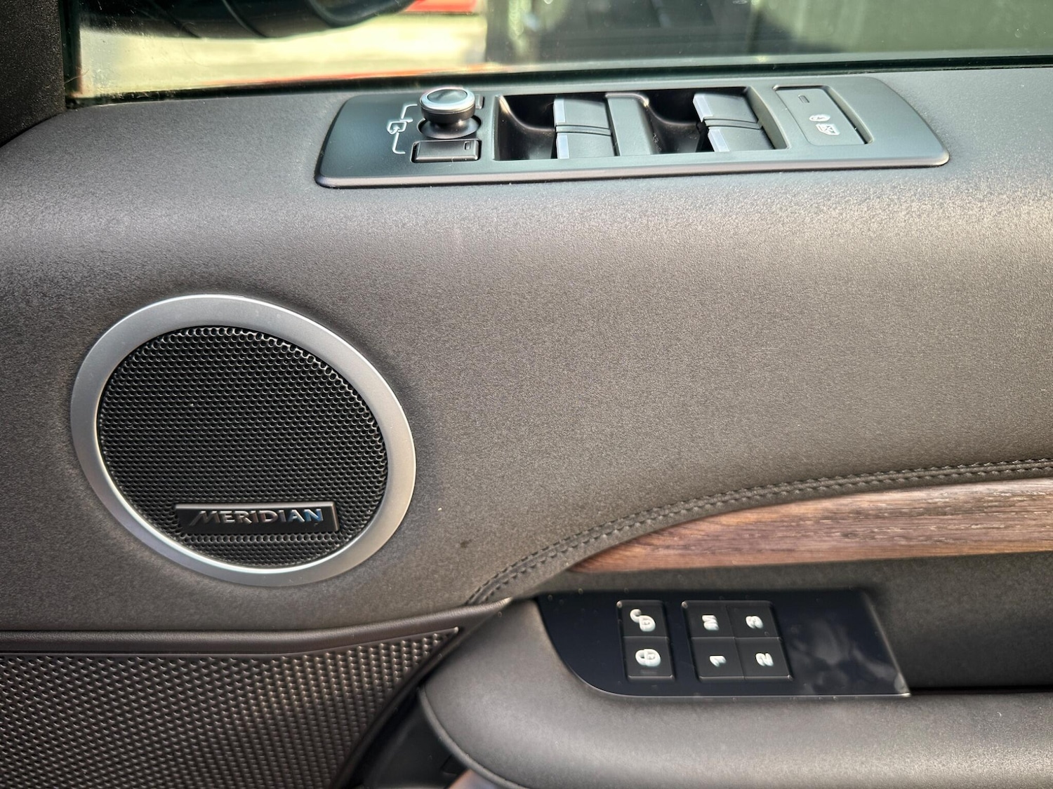 Used Land Rover Discovery 2018 for sale - 75707981: Photo 28