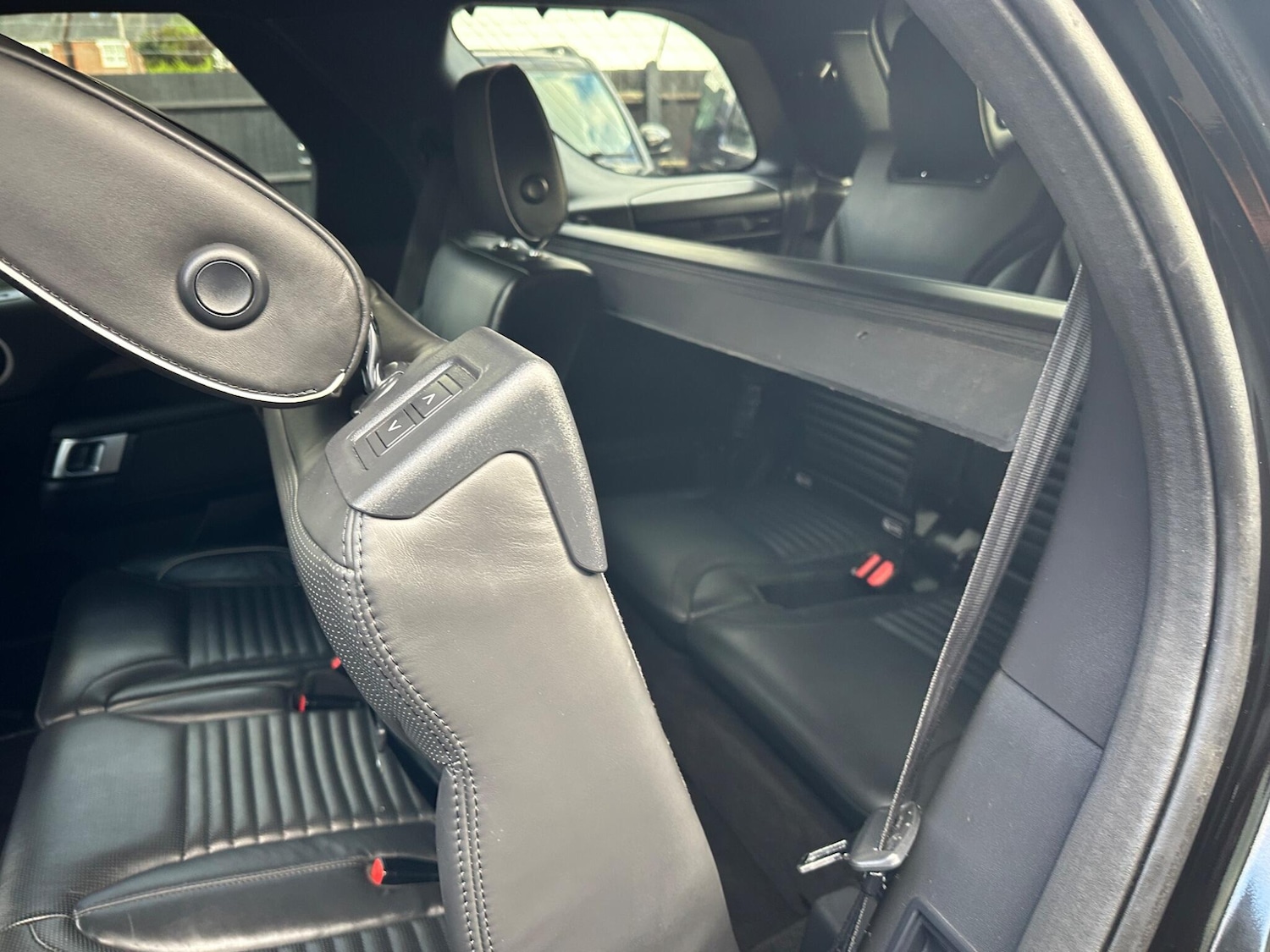 Used Land Rover Discovery 2018 for sale - 75707981: Photo 30