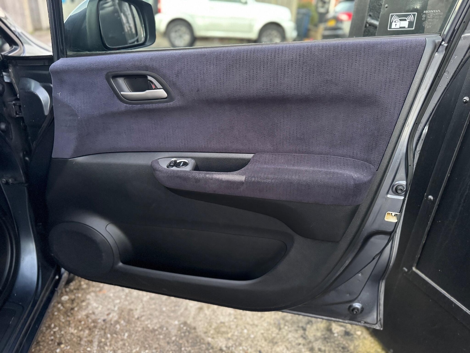 Used Honda FR-V 2008 for sale - 77098074: Photo 17