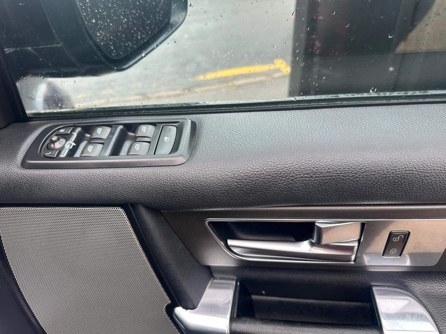 Used Land Rover Discovery 4 2014 for sale - 75782159: Photo 70