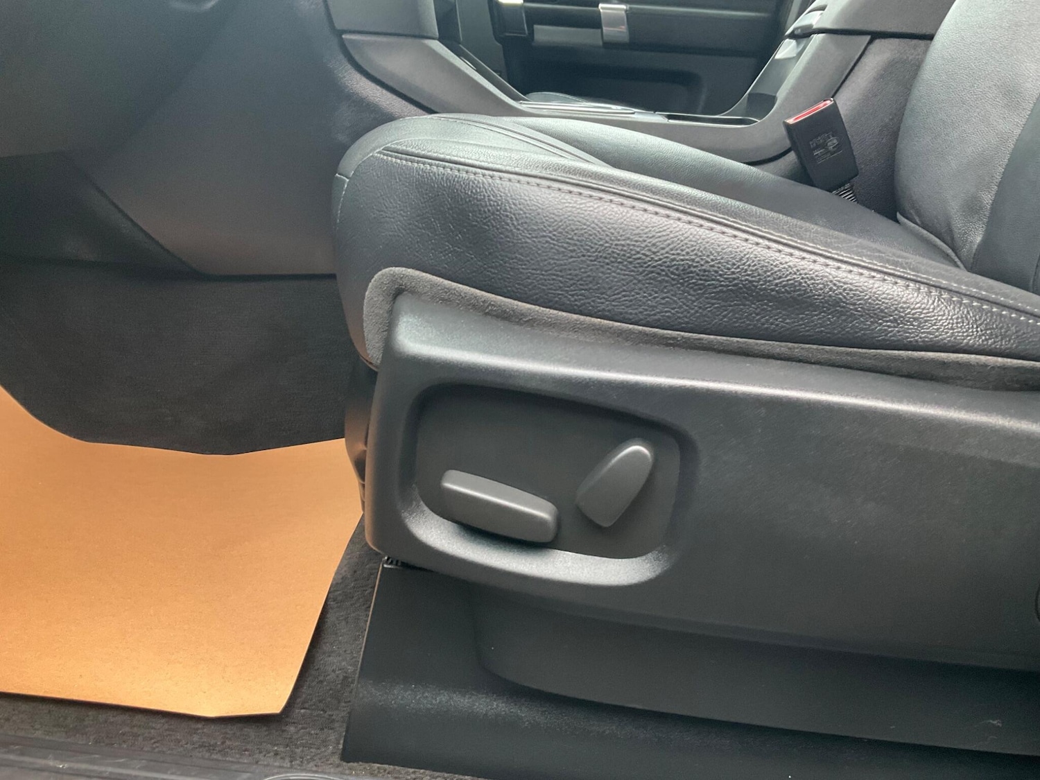 Used Land Rover Discovery 4 2014 for sale - 76989749: Photo 27